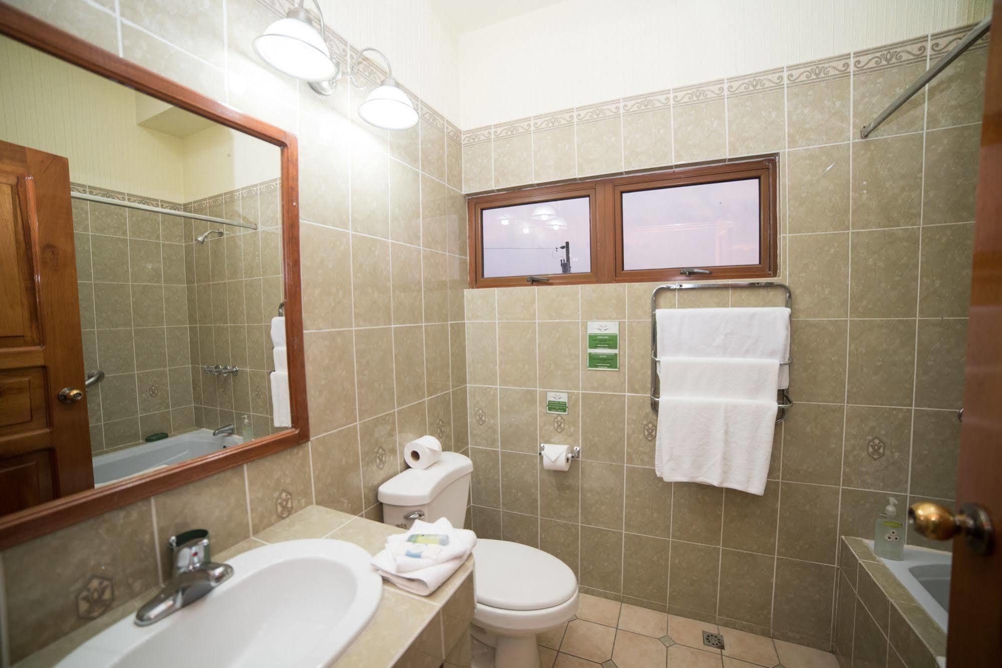 Hotel Anna Inn Olintepeque 외부 사진